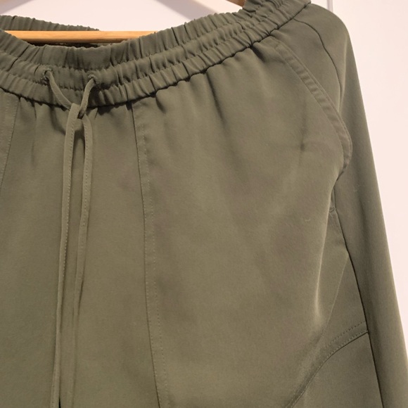 Sup comfy army green pants with pockets and draw string. - Picture 2 of 3